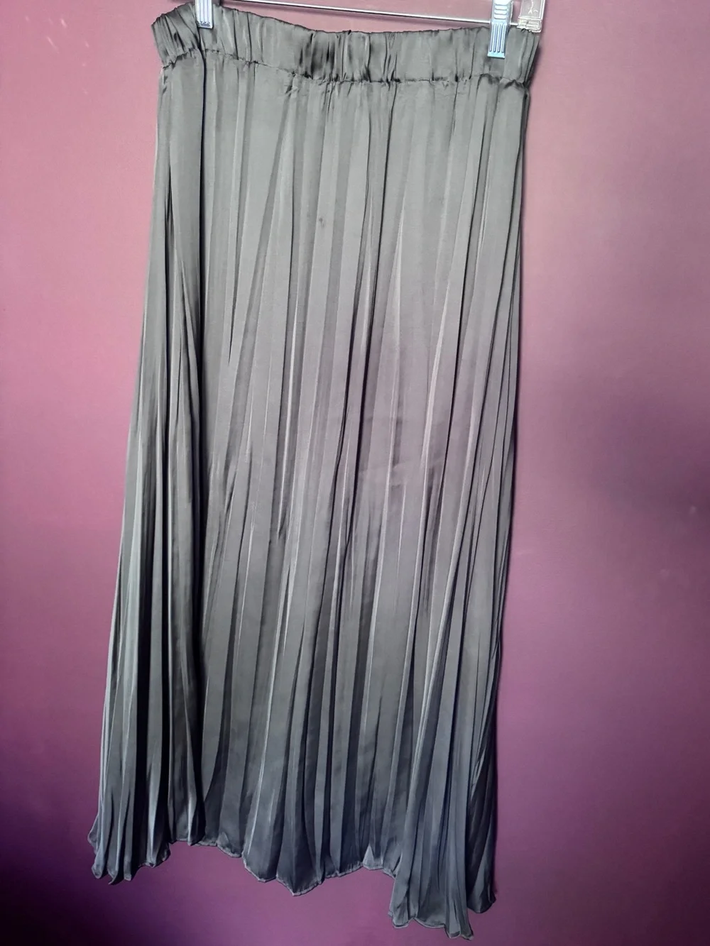 Pleated Satin Midi Skirt in Gray - Zara